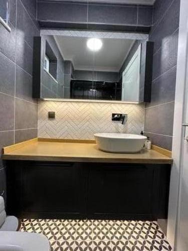 Ara Kat Banyo