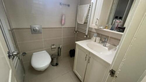 Ara Kat Banyo